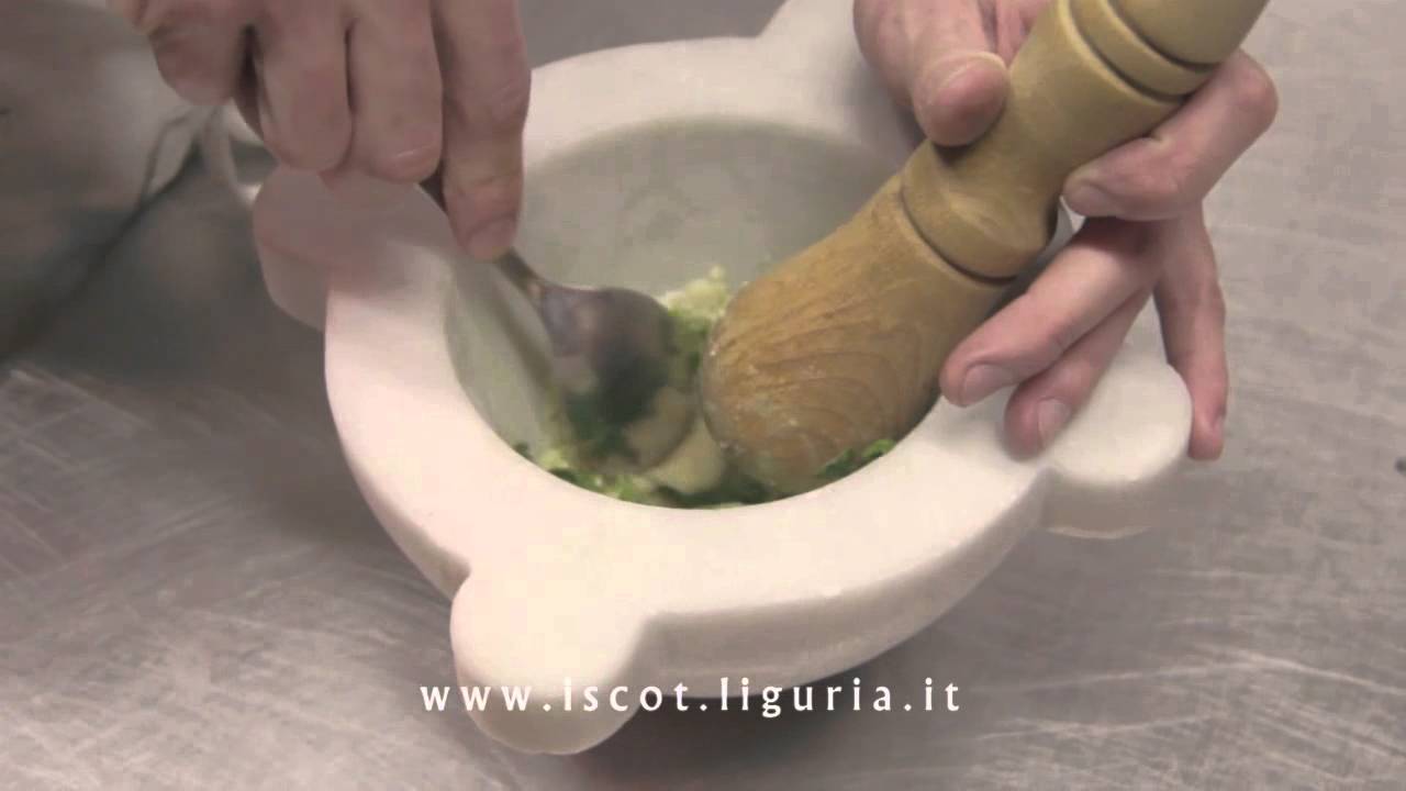 Il pesto di basilico: video ricetta