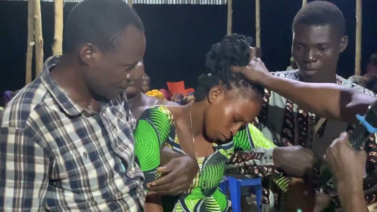 Moment puissant de délivrance d’une jeune fille. Past Komi Agbenonsi. 