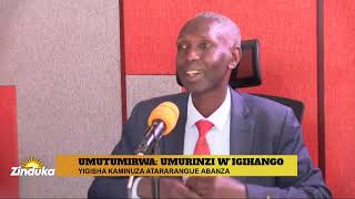 Mudenge Boniface Yigisha Kaminuza Atararangije Amashuri Abanza.
