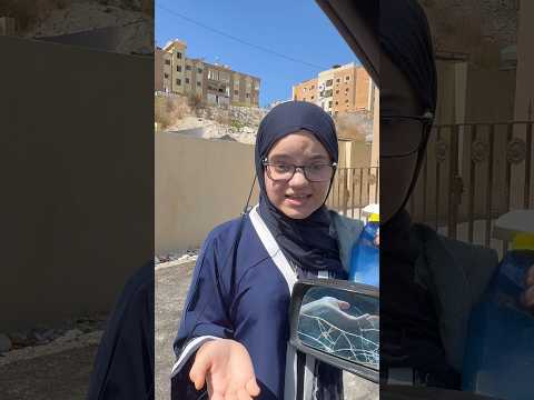 بس توقف على إشارة مرور ويجيك واحد لابس نظارة ماريا الحاج
