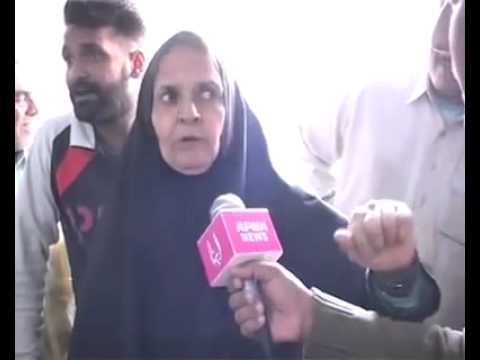 funny-old-woman-interview-by-news-reporter