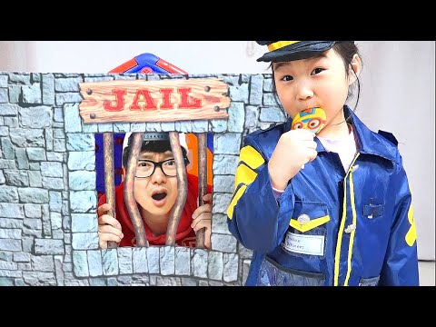 Boram y divertidas aventuras policiales con juguetes | <strong>Aprende</strong> profesiones para niños