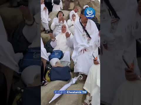 مشاهد من تضرع وابتهال الحجاج على سفح جبل الرحمة بمشعر عرفات