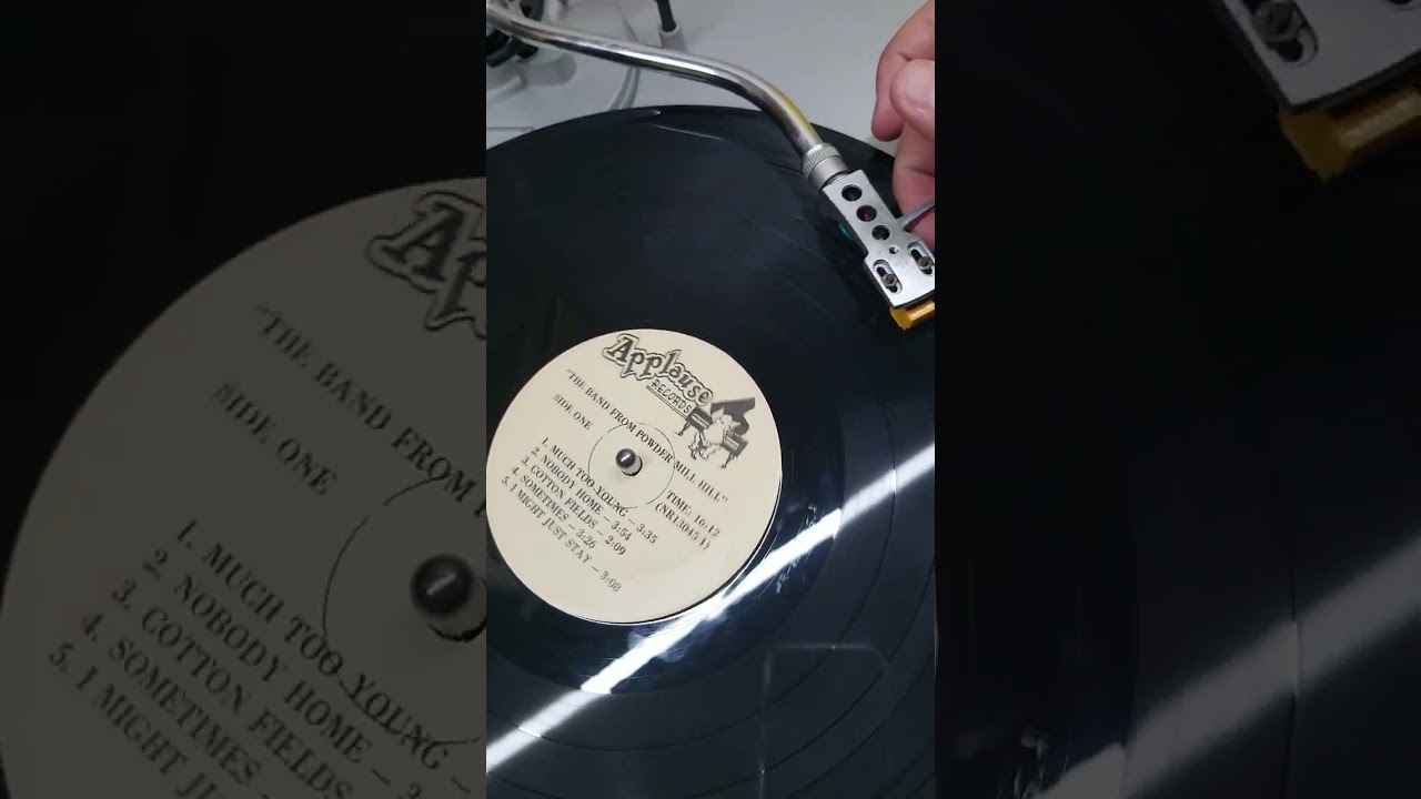 Παρακολούθηση The Band From Powder Mill Hill - rare 1981 southern rock vinyl record στο YouTube Παρακολούθηση The Band From Powder Mill Hill - rare 1981 southern rock vinyl record στο YouTube