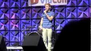 Paint at Vidcon singing After Ever After