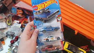 Великолепные Dodge Charger от Hot Wheels против Импалы и Банана 🤣