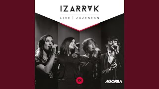 Video thumbnail of "Izarrak - Ixiltasuna (Live)"