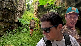 Foreigner explores Bukit Lawang. Indonesia.🇮🇩