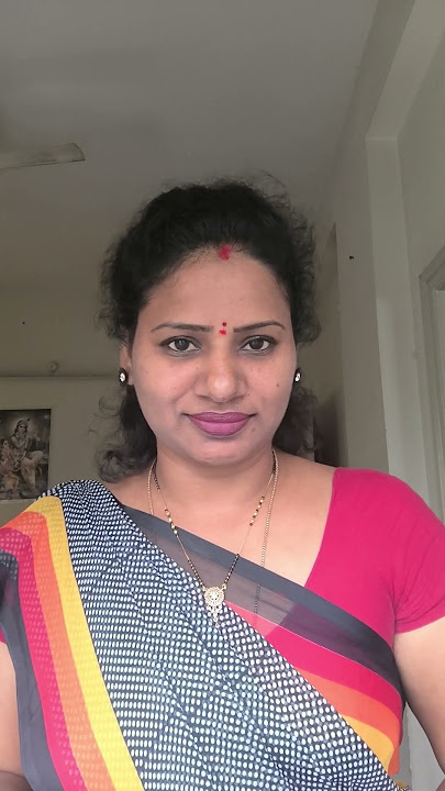 #Tie a sari in the mirror and look at the cute girl #viralvideo #trending #song