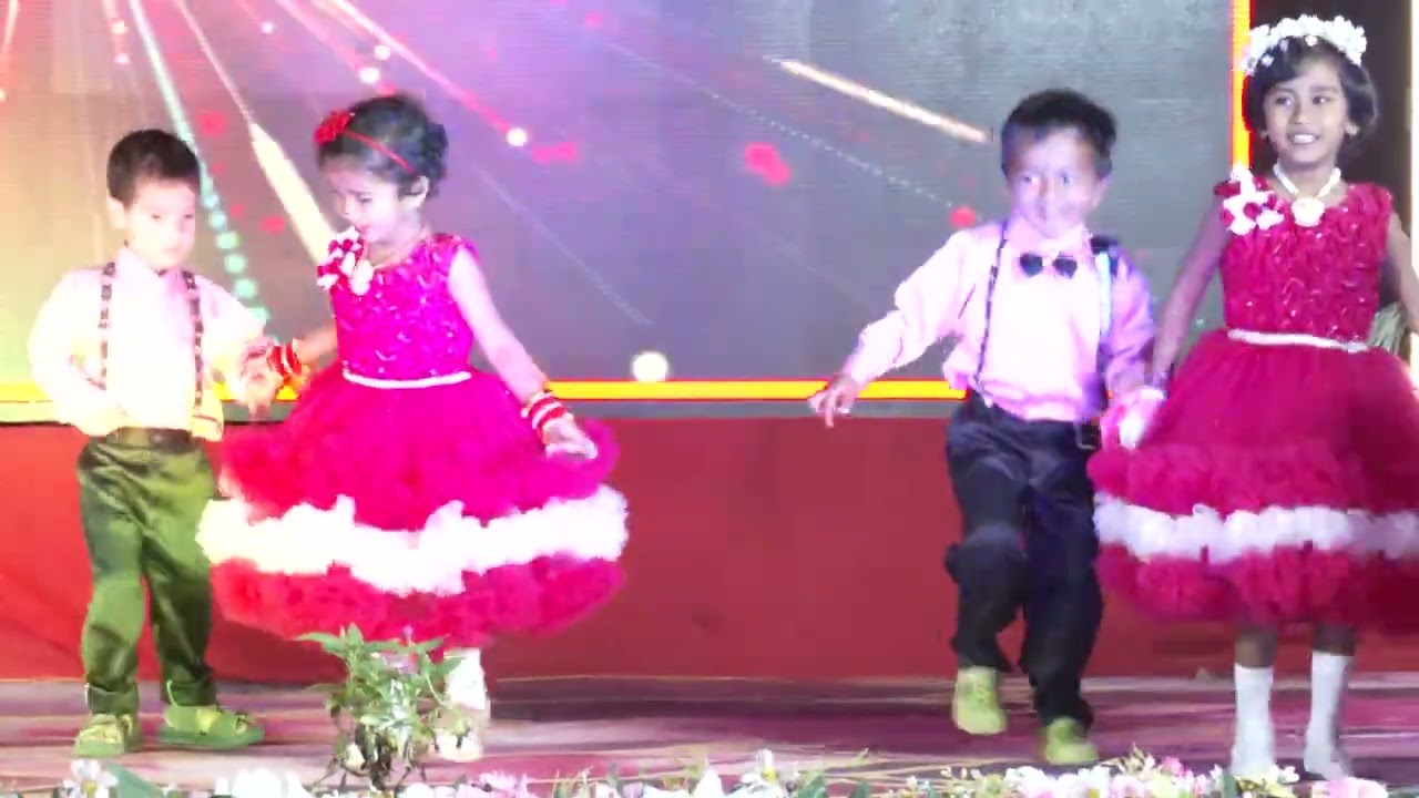 ಶ್ರೀ ವಾಸವಿ ಪ್ರಾಥಮಿಕ ಹಾಗೂ ಪ್ರೌಢಶಾಲೆಯ, ಕೊಪ್ಪಳ 26 ನೇಯ ಶಾಲಾ ವಾರ್ಷಿಕೋತ್ಸವ ಸಮಾರಂಭದಲ್ಲಿ ವಿದ್ಯಾರ್ಥಿಗಳ ನೃತ್ಯ