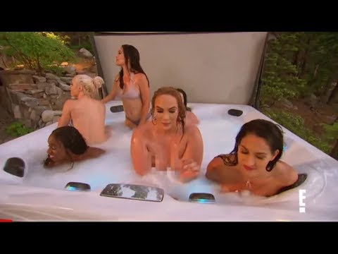 Eee Divas bathe fully nude in hot tub (total divas