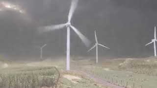 baling baling patah karena angin tornado