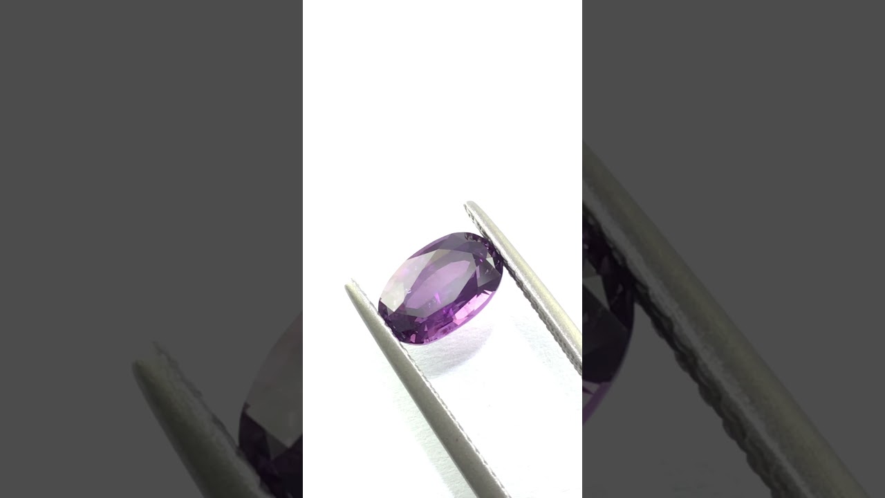 1.98cts Pinkish Purple sapphire full view