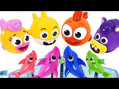 Let&amp;#39;s have fun in the <strong>water</strong> with Baby Shark Ollie and William! Shark Family <strong>Water</strong> gun <strong>game</strong>