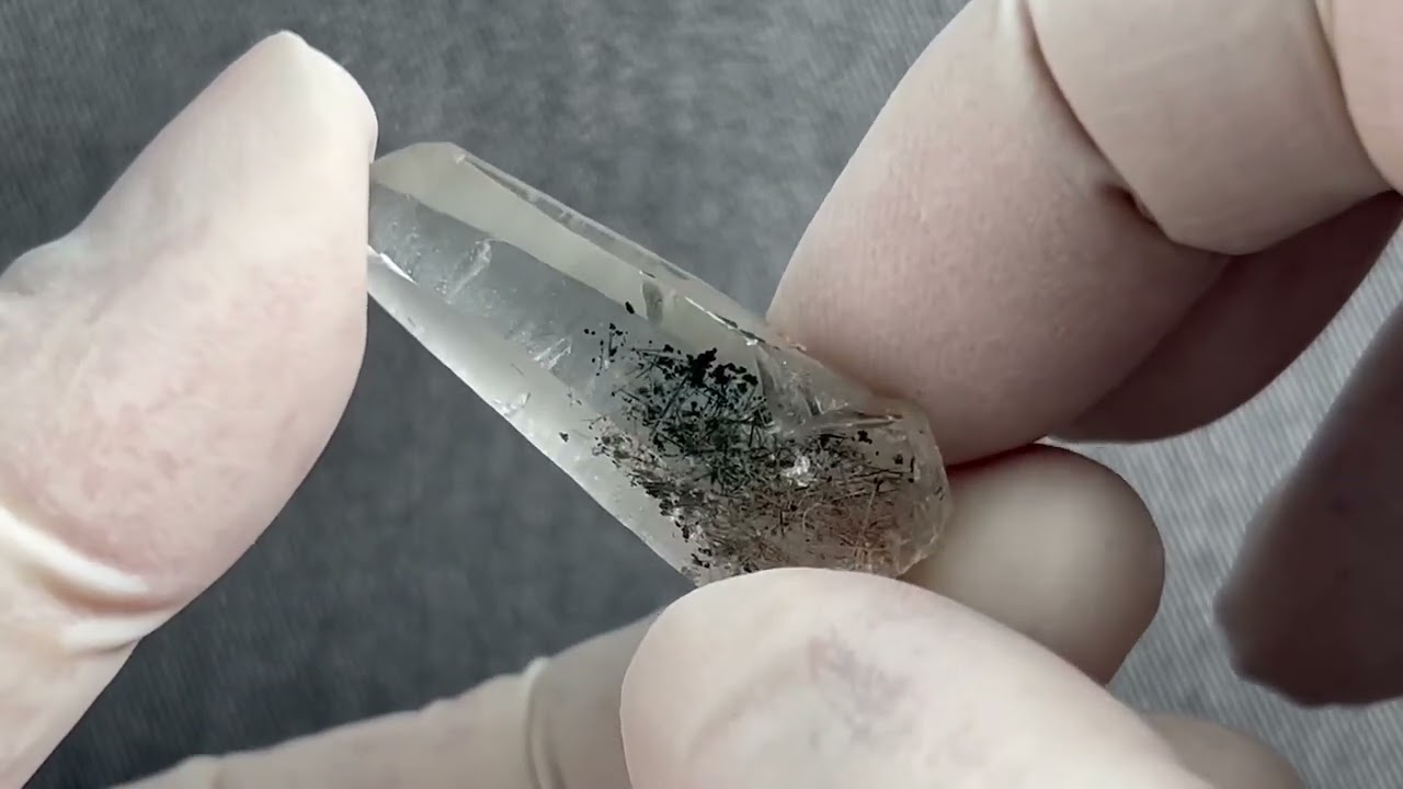 ベトナム・ゲアン省産サジェニティック水晶 7.7g - パーフェクト