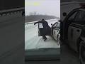 Police Officer slips in snow 👮❄️ Polizist rutscht im schnee aus 👮❄️
