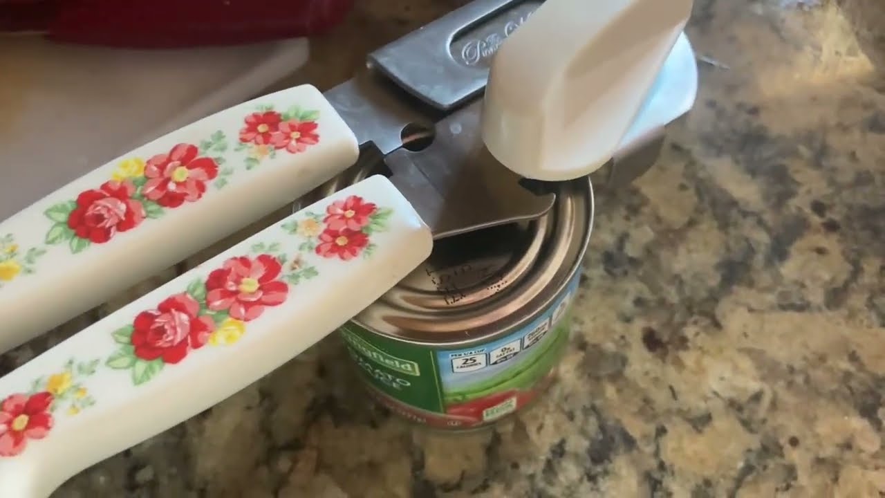 The Best Can Opener Looks a Lot Like the One Your Grandma Used