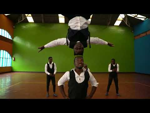 RWANDAN ACROBATS IN @PYRAMIDS - YouTube