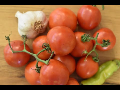 וִידֵאוֹ: רוטב עליון לעגבניות פורחות בשדה הפתוח
