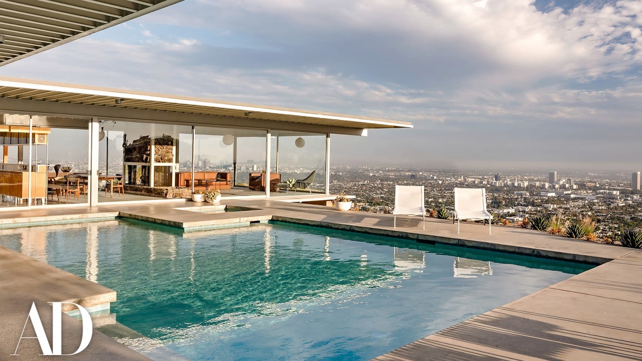 Modernist exterior of The Stahl House overlooking Los Angeles