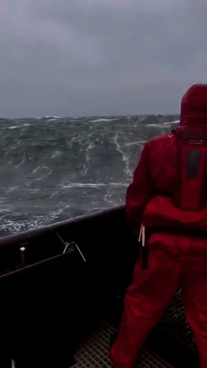 DETIK DETIK KAPAL TERJEBAK BADAI DI LAUT CHINA #kapal #pelaut #kapallaut #tanker #kapalpesiar #fyp