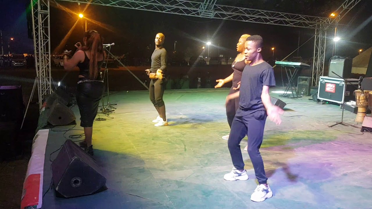 SANDIA CHOUCHOU PRESTATION A SÉGUÉLA (RÉVEILLON DU PRÉSIDENT DE L'ASSEMBLÉE NATIONALE)