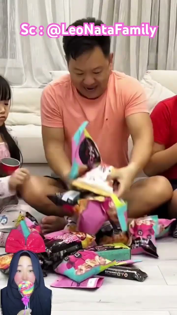 PAPA BERBAGI JAJAN GAK ADIL ⁉️lalu Mama Datang Dan Papa takut sama MAMA? @LeoNataFamily #shorts