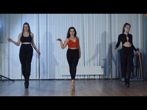 Көл жағасындағы шағын топтық секс