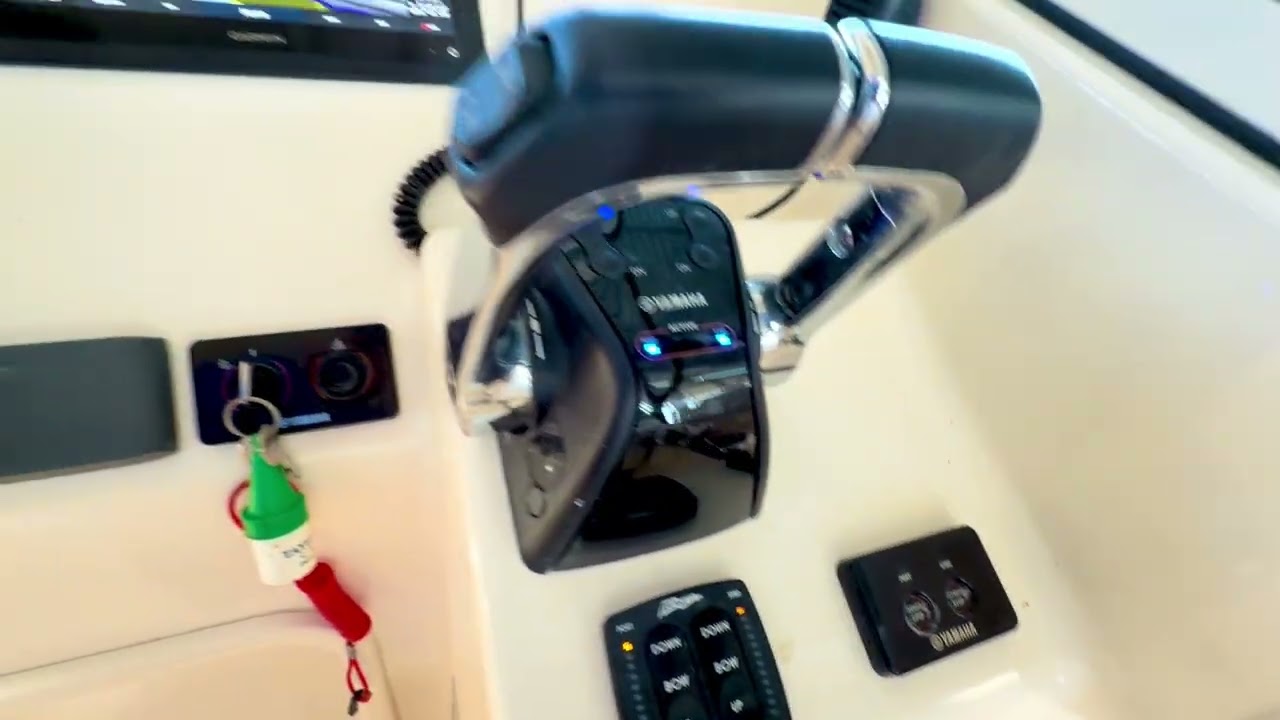 Обзор интерьера Grady White Freedom 285 2019 года.