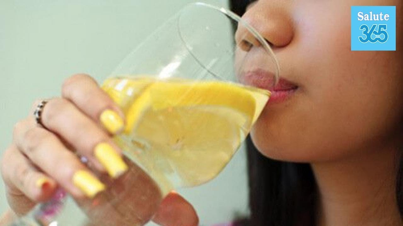 Убрать запах изо рта быстро эффективно. Лимон во рту. Неприятный запах алкоголь. Полоскание рта алкоголем. Запах алкоголизма.