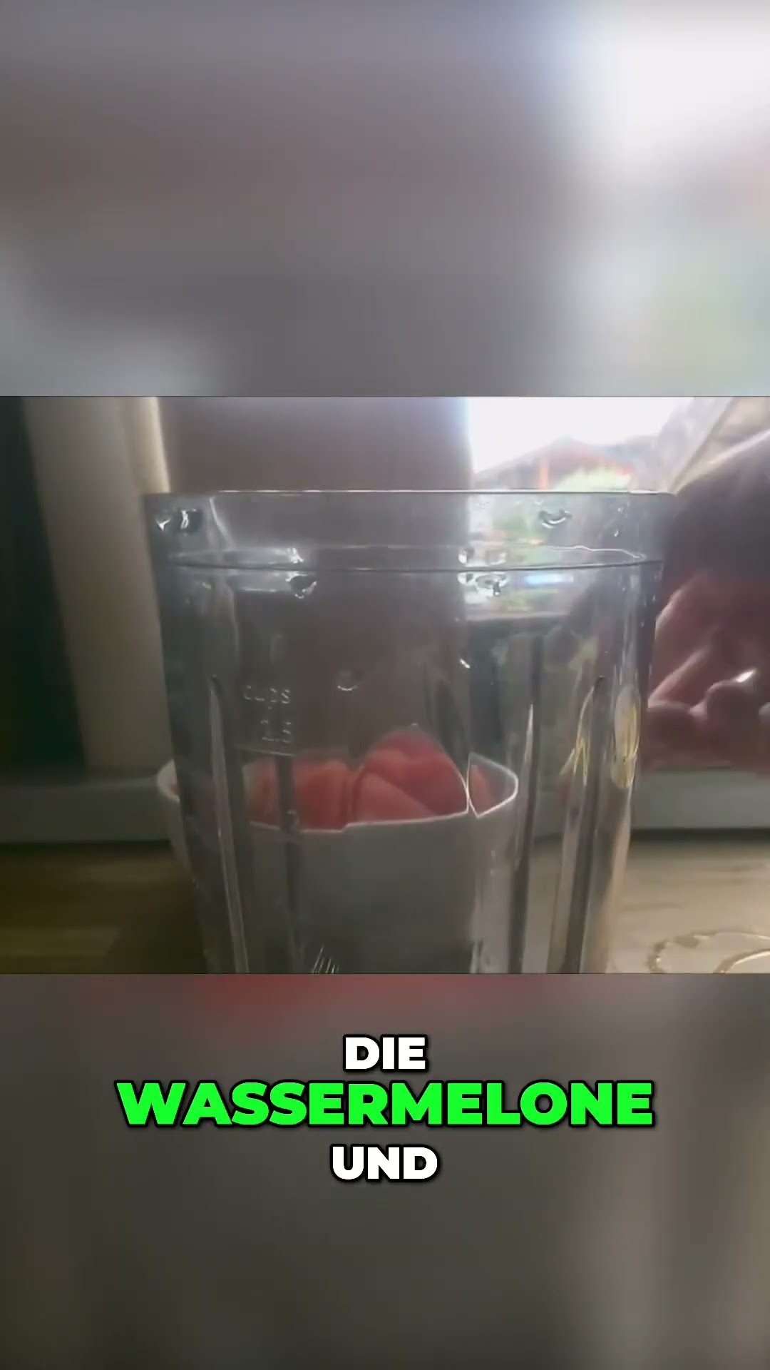 Erfrischender Ananas, Wassermelone Smoothie, Sommerdrink für heiße Tage ...