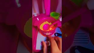 Fazendo e dando papinha de banana pra Manu.