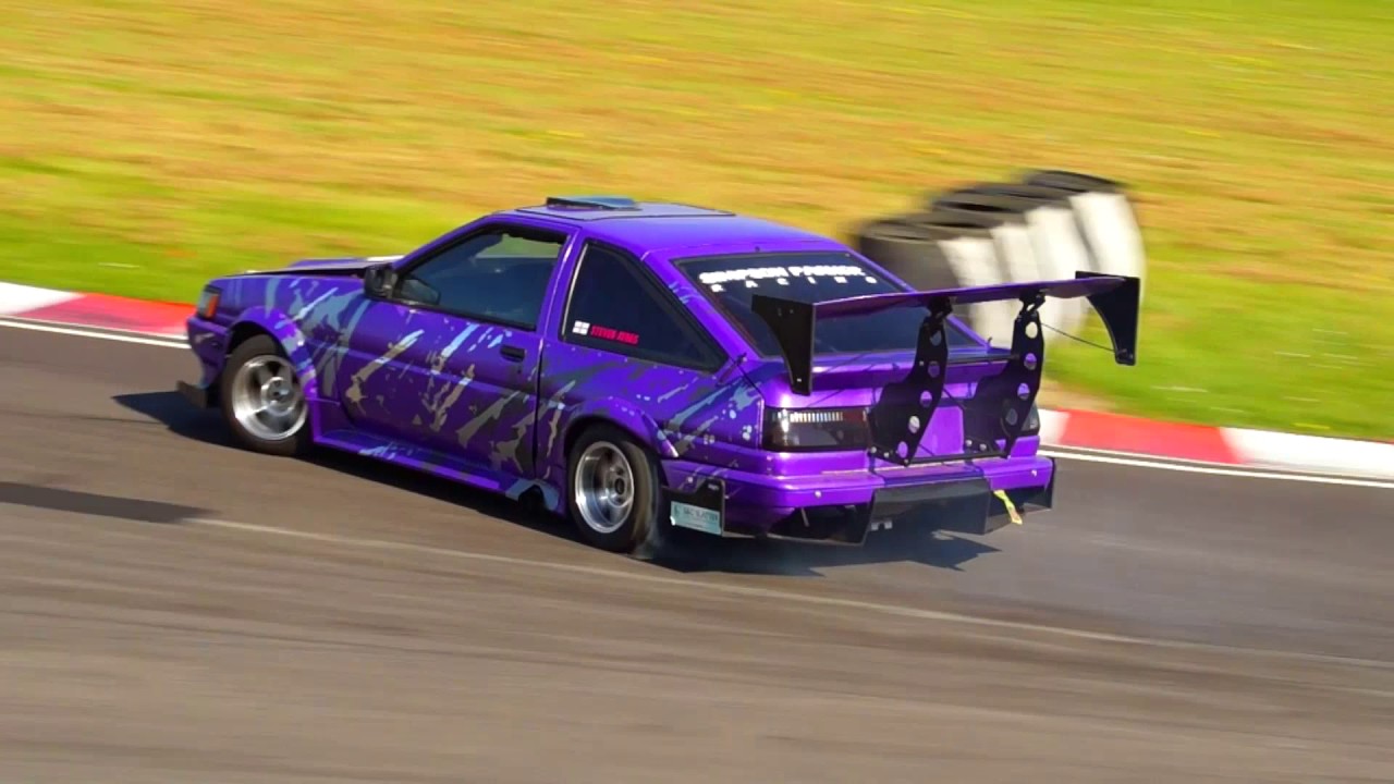 Vale Modified @ Spring Action Day 2017 - Castle Combe - YouTube