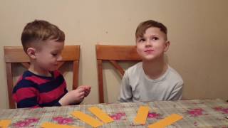 Видео для детей.Челендж. Игра правда или действие screenshot 2