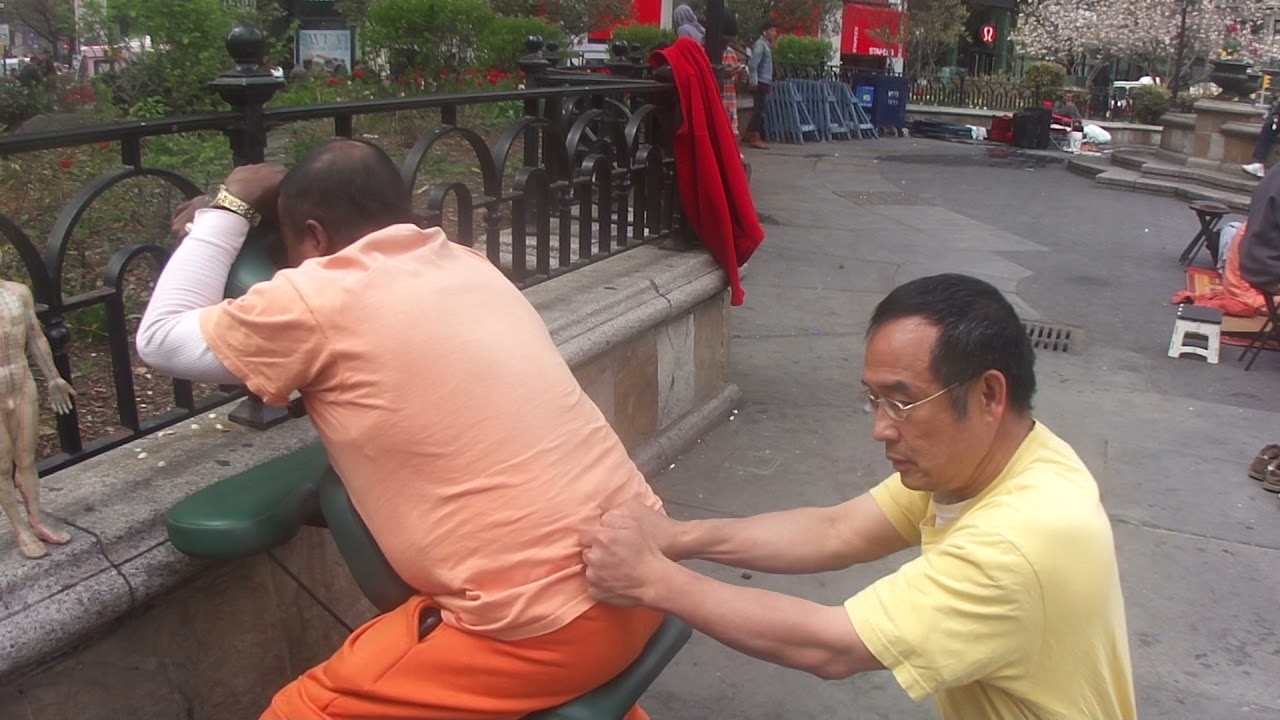 Luodong Official: Spiritual Chi Healing at Park Part 1