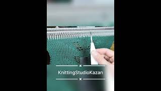 Ажурный рисунок на вязальной машине по схеме для ручного вязания