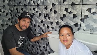 Colocacion de ceramica en el baño. Proyecto de Ayuda Social. Casa 6x4. Video 11.