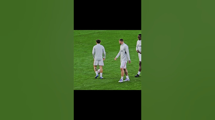 Jota Silva and Kitman have their Giggles #nffc #football #soccer #futebol #nottinghamforest