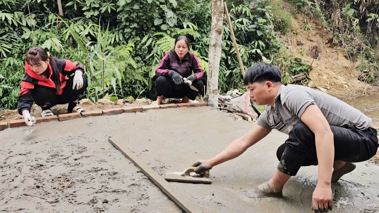 Когда Тан вернулся домой, вся семья помогла друг другу построить парковку.