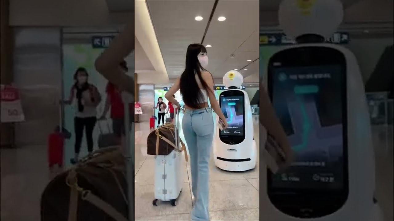 Robot at Incheon Airport 인천공항 안내 로봇 #Shorts