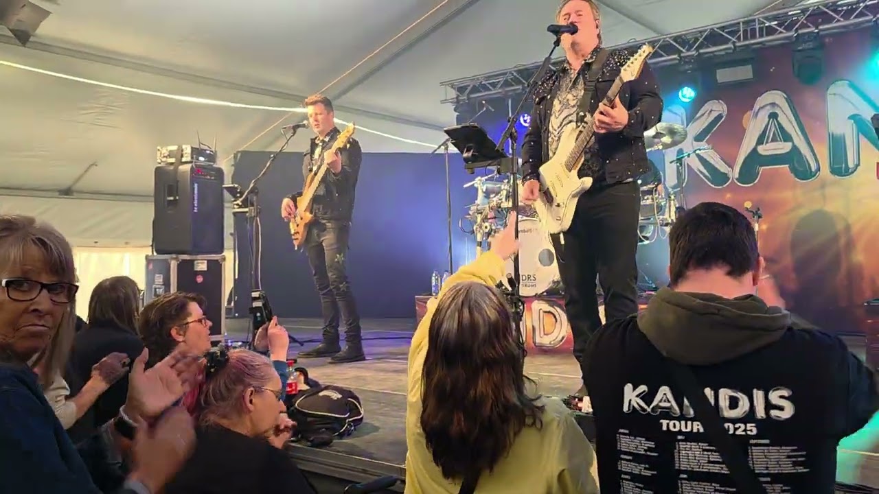 Når jeg tænder lys i mørket med Kandis april 2025