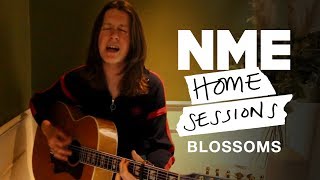 Blossoms – &#39;Getaway&#39;, &#39;My Swimming Brain&#39; &amp; &#39;Everyday I Write The Book&#39; acoustic | NME Home Sessions