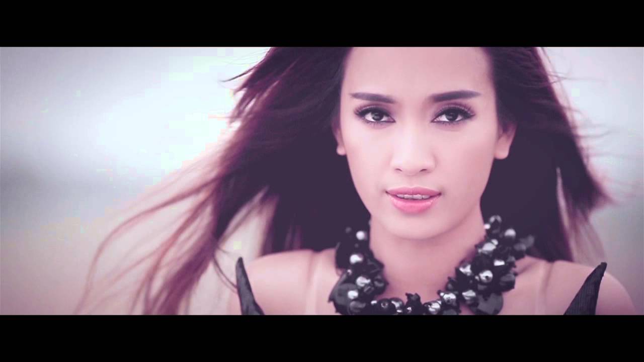 Ái Phương - Hai Thế Giới Official HD 720p