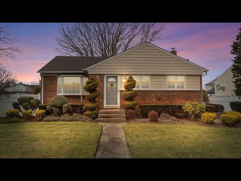 1450 Bowers Drive, Seaford, NY home video tour