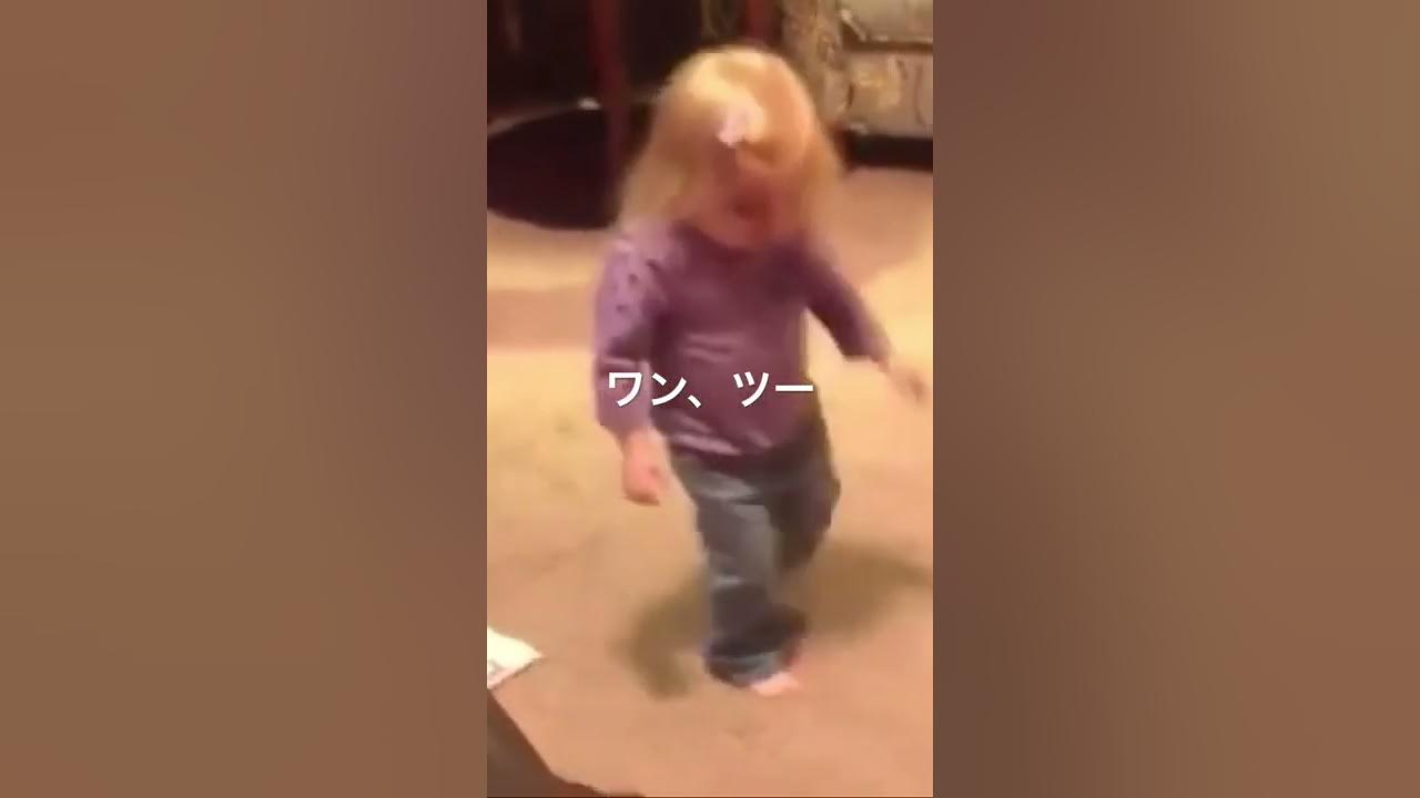 【癒しの海外動画】赤ちゃんのワンツーチャチャチャダンス。 #shorts
