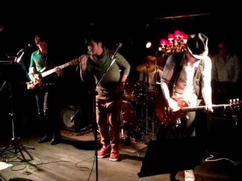 GUTS樂團在A-Bar演唱(Happy day)