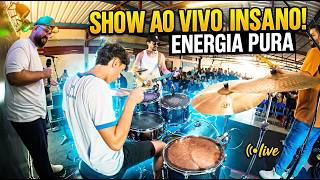 Alunos da escola tocando BATERA no Duelo