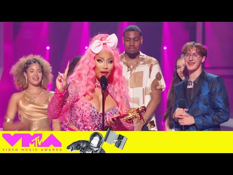 Nicki Minaj Accepts The Video Vanguard Award | 2022 Vmas