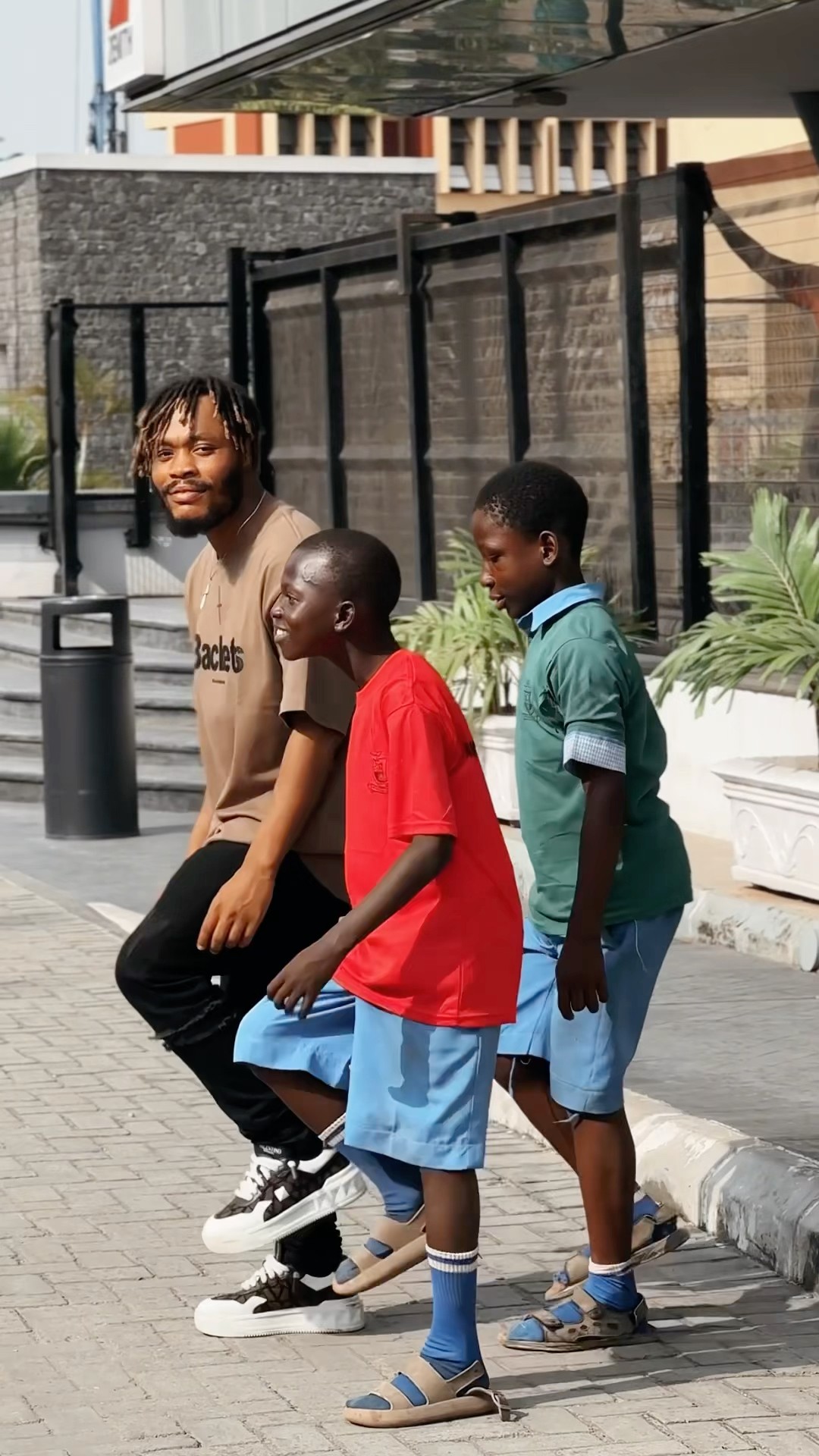 Can someone tell me what the guy on red is doing exactly ? | #shorts