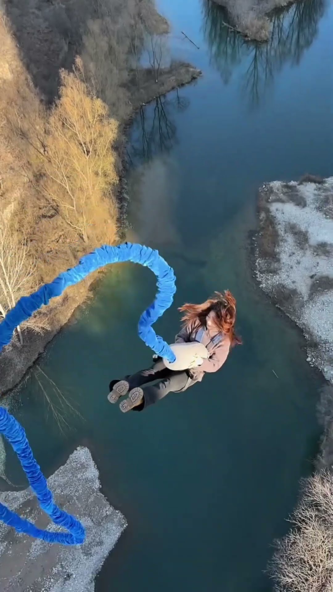 Incredible footage ??? of a daredevil bungee jumper jumping from a bridge